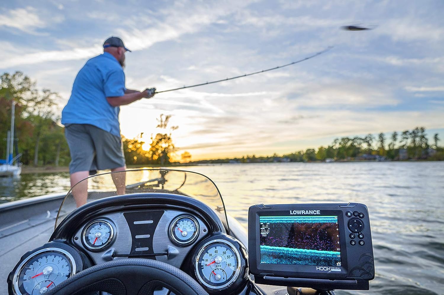 Lowrance Hook Reveal 7 Inch Fish Finders with Transducer, Plus Optional Preloaded Maps